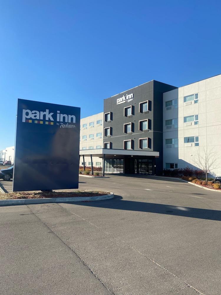 Park Inn By Radisson Edmonton Airport Leduc Exterior photo